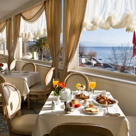 Corfu Palace Szálloda 5*